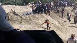 CLEAN : The migrant 2020 caravan tries to storm into Mexico News Clip