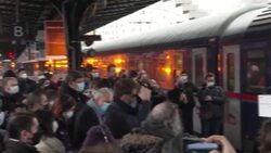 CLEAN : Reborn Vienna-Paris night train arrives at Gare de l'Est in Paris News Clip