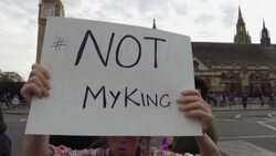 CLEAN : Two anti-monarchy protesters boo King Charles III as he leaves Parliament News Clip