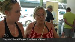 Wildfires force thousands of tourists from Greek island News Clip