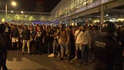 Protesters, police in fierce battles at airport Instructional Video