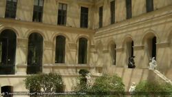 Visiting the Musee du Louvre in Paris Instructional Video