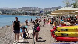 CLEAN : Israelis flock to beaches and malls amid Covid-19 restrictions ease News Clip