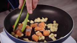 Short - Warm salad with prawns and salmon Instructional Video