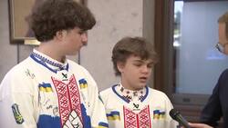 Young Ukrainian hockey players excited to meet 'hero' Zelenskyy News Clip