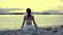 Woman Yoga - relax in nature Stock Footage