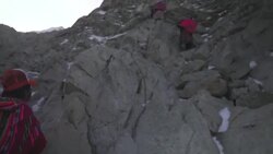 VOICED : Cholitas conquistan montañas en Bolivia contra el machismo News Clip