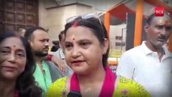 Viral: Muslim community welcomes kawariyas, shower flowers among them in Varanasi News Clip