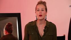 How to Pick the Right Jewelry for Your Outfit Instructional Video