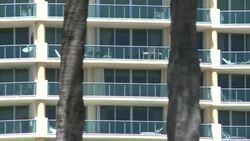 CLEAN : Empty streets after Miami Beach shuts down hotels, enacts curfew News Clip