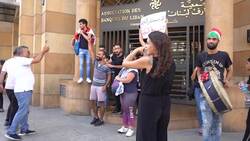 Hundreds march for jobs and against corruption Instructional Video