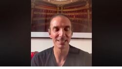 CLEAN : Coronavirus: during confinement, dancers train alone at home News Clip