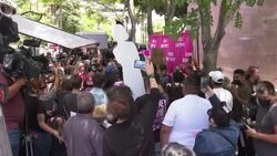 CLEAN : Britney Spears fans protest conservatorship outside LA courthouse News Clip