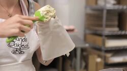 3 Basic Cupcake Decorating Techniques Instructional Video