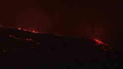 CLEAN : Spain: Night images of volcanic eruption in Canary Islands News Clip