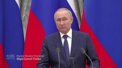 Putin, Macron agree on ‘further joint steps’ on Ukraine News Clip