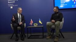Starmer says allies must ‘step up’ Ukraine support in meeting with Zelensky News Clip