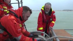CLEAN : On board with the Calais volunteers who rescue migrants at sea News Clip