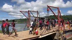 CLEAN : Migrants cross dam in Mexico heading for US News Clip