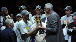 VOICED : Legendario Bill Russell, ganador de un récord de 11 títulos de NBA, murió a los 88 años News Clip