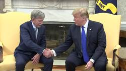 Trump meets American held captive in Yemen Instructional Video