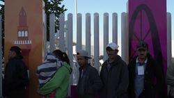 Central American immigrants arrive at US border News Clip