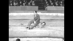 Schoolchildren attend holiday circus in London News Clip