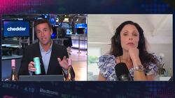 Bethenny Frankel Talks Sober Curious Trends and Forever Young Rosé Instructional Video