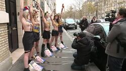 CLEAN : Femen activists in Paris urinate on photo News Clip