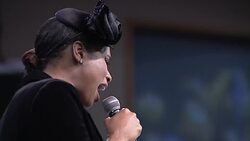 Jennifer Hudson, Chaka Khan perform at funeral service for Aretha Franklin Instructional Video