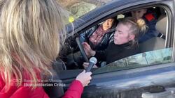 Scenes of desperation at Poland-Ukraine border News Clip