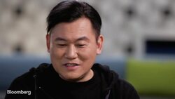 Rakuten CEO Mikitani Says He's Happy He Shunned Huawei and ZTE News Clip