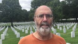 Man pays his respects to Humayun Khan News Clip