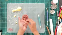 How to Make a Fondant Giraffe for a Jungle Theme Cake Instructional Video