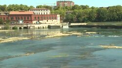 CLEAN : Heatwave: The Garonne river in Southwest France shrinks to very low water level News Clip