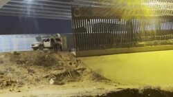 CLEAN : "Don't go!" begs a child abandoned at the US-Mexico border News Clip