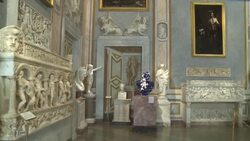 CLEAN : Damien Hirst steps in among Rome's famed Berninis News Clip