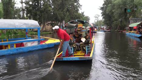Explore the Vibrant Canals of Xochimilco