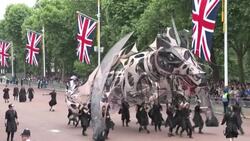 CLEAN : Thousands on parade as Queen Elizabeth II's Jubilee weekend wraps up News Clip