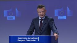 Gaffe as EU's Von der Leyen left without chair as male leaders look on News Clip