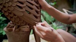 CU : Man working on clay sculpture in art class Stock Footage