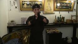 Nuevo cafe de Tokio inicia los clientes al arte tradicional  Instructional Video