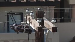 CLEAN : Batteries, community spirit help California fight heat wave News Clip