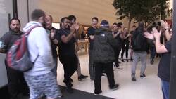 Public get hands on new iPhone in London News Clip