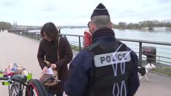 CLEAN : Coronavirus lockdown: no-one escapes police checks in Bordeaux News Clip
