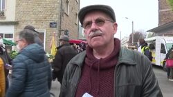 CLEAN : Presidential pamphleteering at French market "better than a Tweet on internet" News Clip