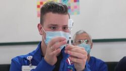 VOICED : EEUU autoriza vacunas contra el covid de Pfizer y Moderna para bebés y niños pequeños News Clip