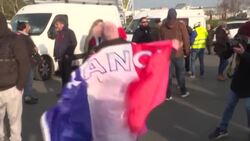 CLEAN : Anti-vaccination pass convoys stop by near Lille after Paris protest on their way to Brussels News Clip