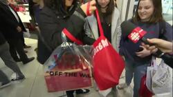 The shopping frenzy just days before Christmas News Clip