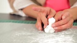 How to Make a Fondant Seagull for a Beach Theme Cake Instructional Video